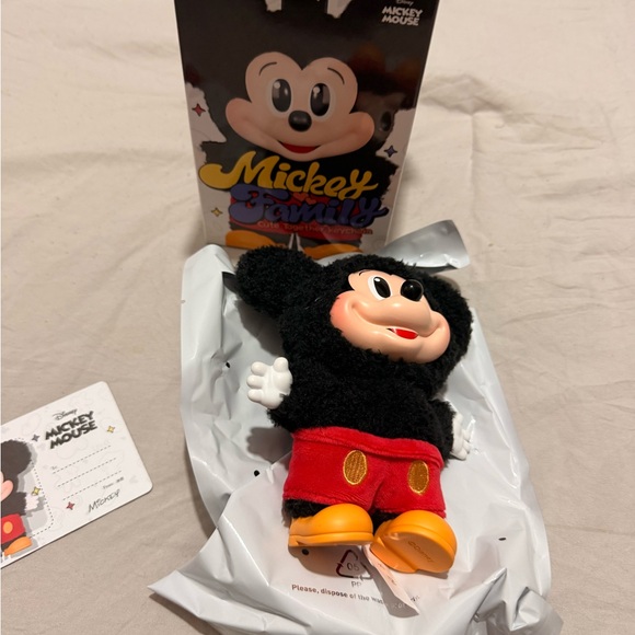 Mickey Family Cute Together Keychain Series Figures (Mickey) - Picture 3 of 6